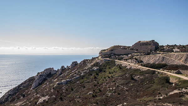 Vue sur le Fort de Niolon et la mer
