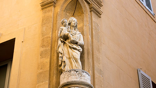 Statue de la vierge à l'enfant